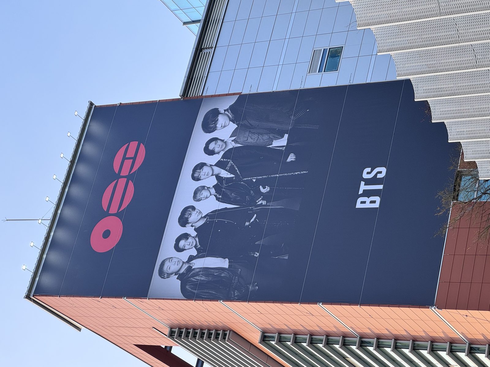 맵달SEOUL 외벽 BTS 옥외 빌보드